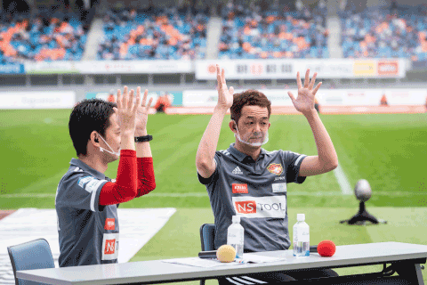 スタジアム内でデフサッカー女子日本代表監督の久住呂幸一さんの講演を行いました