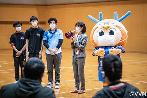 新谷さん V・ファーレン長崎社長の髙田春奈 小柳普及インストラクターから参加の皆さんにご挨拶