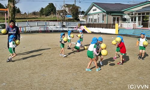 【ＫＩＤＳ巡回】長崎県サッカー協会とＶ・ファーレン長崎による協働事業（２／２４） サムネイル