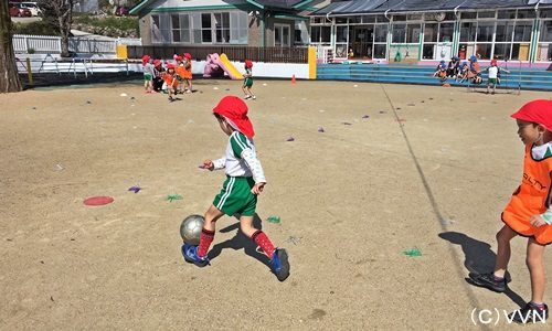 【ＫＩＤＳ巡回】長崎県サッカー協会とＶ・ファーレン長崎による協働事業（３／１６） サムネイル