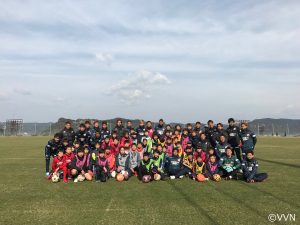 ＜鹿児島キャンプ３日＞霧島市の子どもたちとサッカー教室 サムネイル