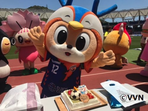 ヴィヴィくんのにっき238.「じめじめする季節ですねえ、、、」 | V