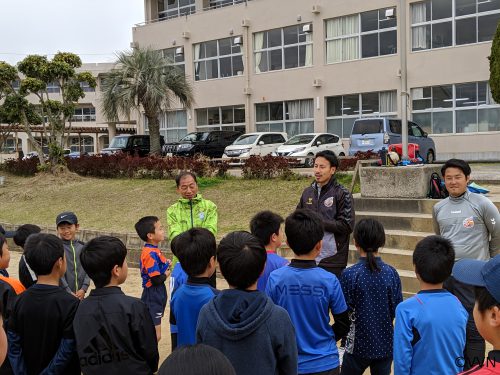 【地域貢献活動】諫早市　西諫早小・小野小学校 サッカー教室 報告（3/29） サムネイル