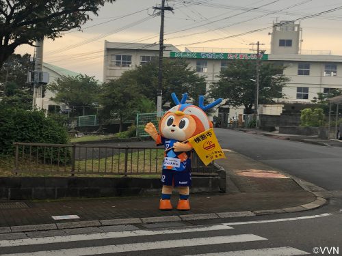 【ホームタウン】島原第二小学校であいさつ運動を行いました（10/1） サムネイル