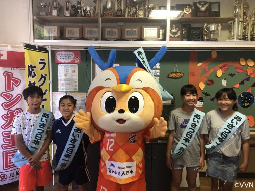 【ホームタウン】島原市立第五小学校であいさつ運動を行いました（10/8） サムネイル