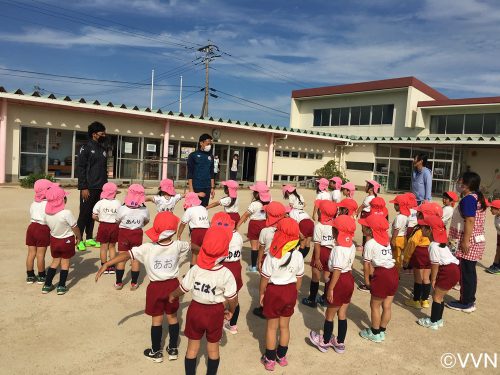 【キッズ交流活動】やよい幼稚園でサッカー教室を行いました（10/19） サムネイル