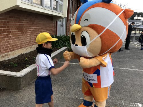 【ホームタウン】平戸小学校であいさつ運動を行いました サムネイル