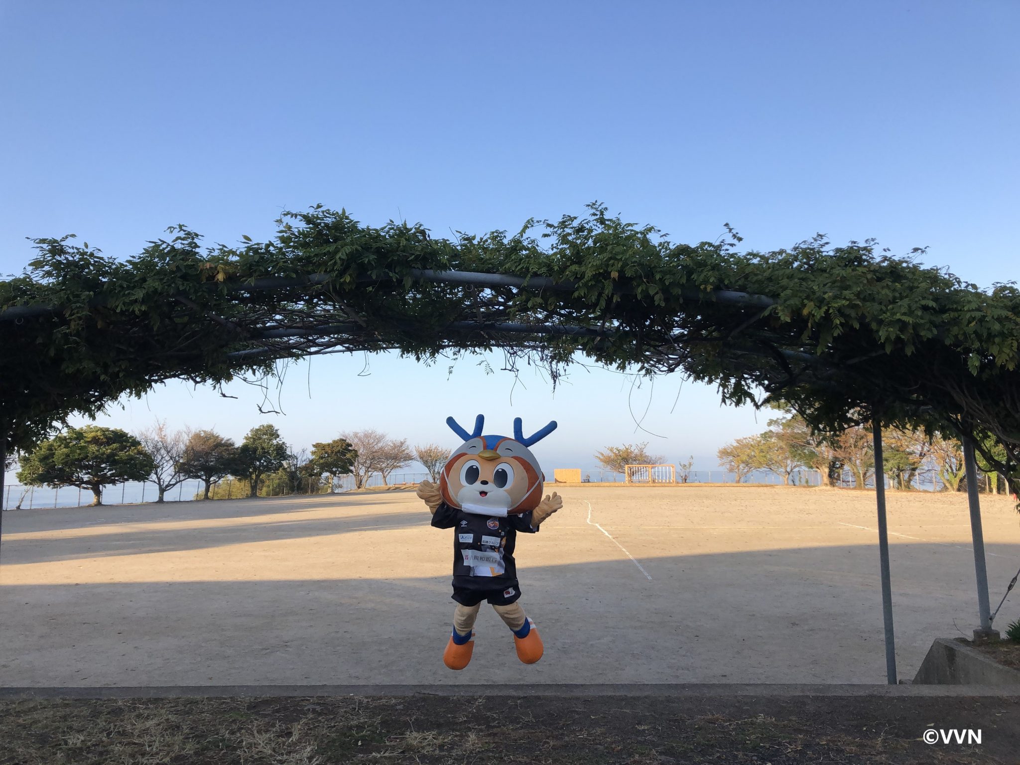 【ホームタウン】東彼杵町立千綿小学校であいさつ運動・VDREAMを行いました（11/17) V・ファーレン長崎