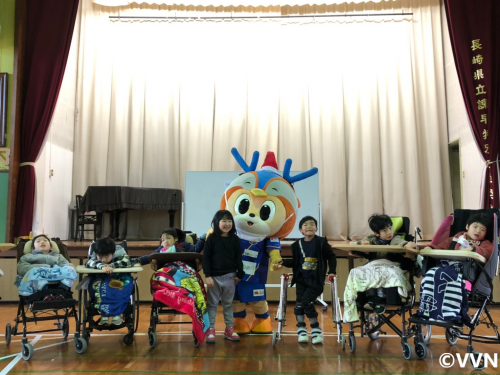 【ホームタウン活動】長崎県立諫早特別支援学校であいさつ運動を行いました（12/21） サムネイル