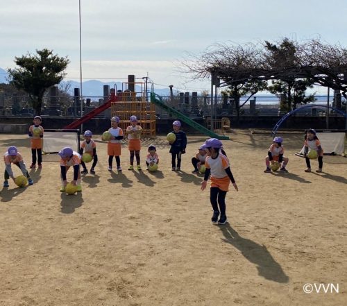 【キッズ交流活動】和同保育園でサッカー教室を行いました（1/17） サムネイル