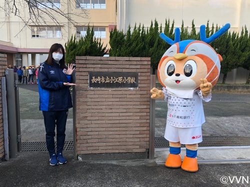 【ホームタウン】長崎市立小江原小学校であいさつ運動・V-DREAMを行いました（1/26） サムネイル