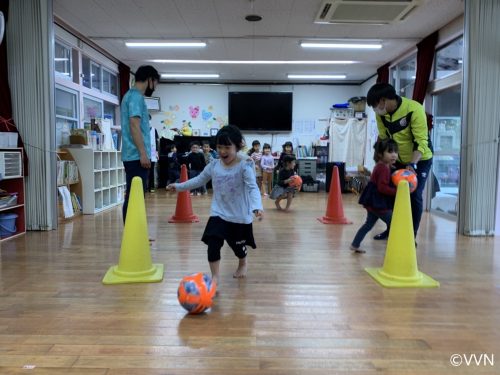 【キッズ交流活動】春日園保育所でサッカー教室を行いました（4/21） サムネイル