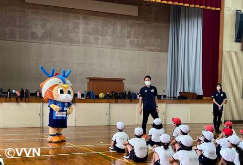 【ホームタウン】東彼杵町立彼杵小学校であいさつ運動・V-DREAMを行いました（6/29） サムネイル