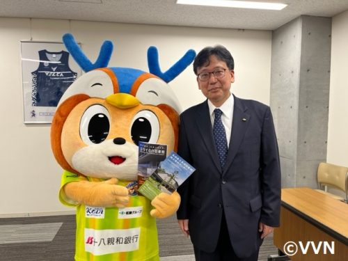 【ホームタウン】長崎県庁で「図書寄贈式」を実施しました（9/26） サムネイル