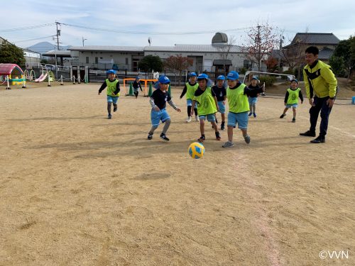 【キッズ交流活動】かめりあこども園でV-TIMEを行いました（12/8） サムネイル