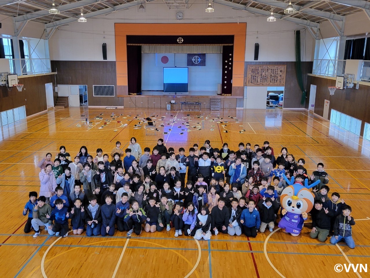 ホームタウン】時津町立時津東小学校であいさつ運動・V-DREAMを行い