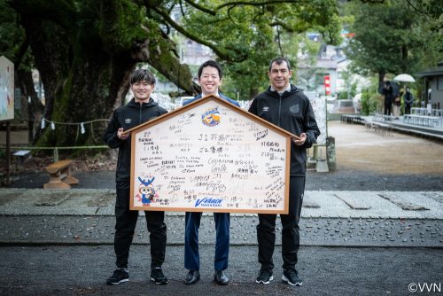 【ホームタウン】トップチームの2023シーズン必勝祈願を諫早神社で行いました（1/15） サムネイル