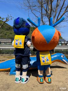 【ホームタウン】長崎市立橘小学校で実施された「令和6年度ランドセルカバー贈呈式」に参加しました！（4/10） サムネイル
