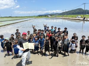 ≪スクール≫ 6月28日(日) 田んぼサッカーを実施しました！ サムネイル