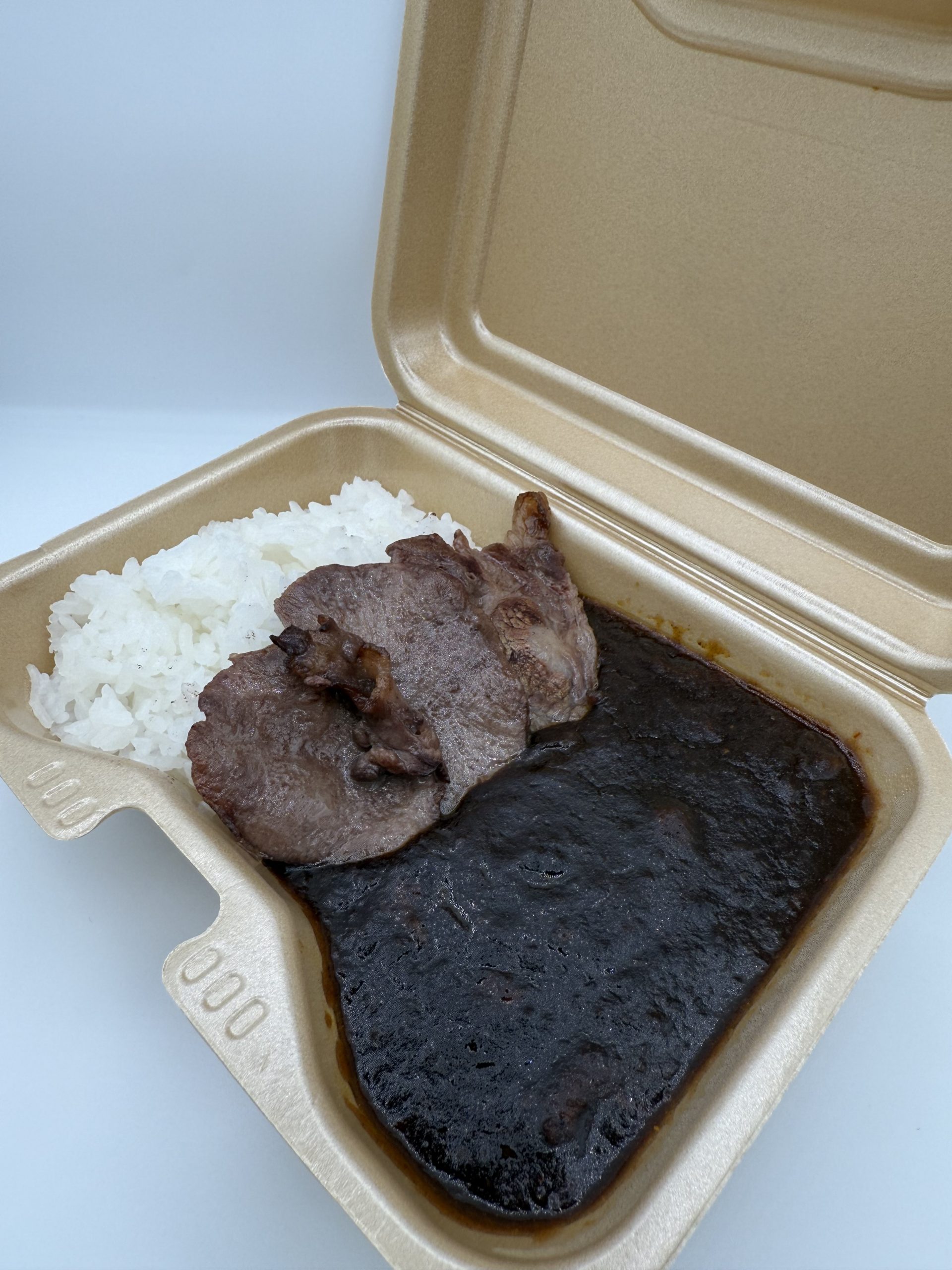 【アウェイ飯】<br/> 牛タンカレー