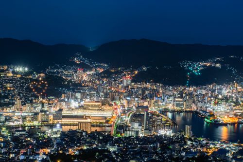 【ALL!NAGASAKI】長崎の夜空にV・ファーレンカラーが輝く！昇格祈願ライトアップ企画