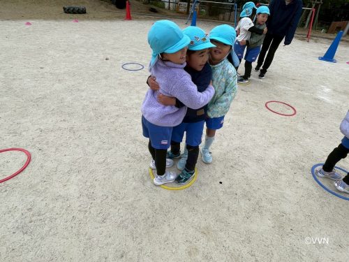 【キッズ交流活動】花園認定こども園でV-TIMEを行いました（11/18） サムネイル