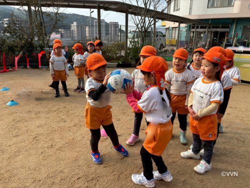 【キッズ交流活動】認定こども園ぽっぽこども園でV-TIMEを行いました（1/13） サムネイル